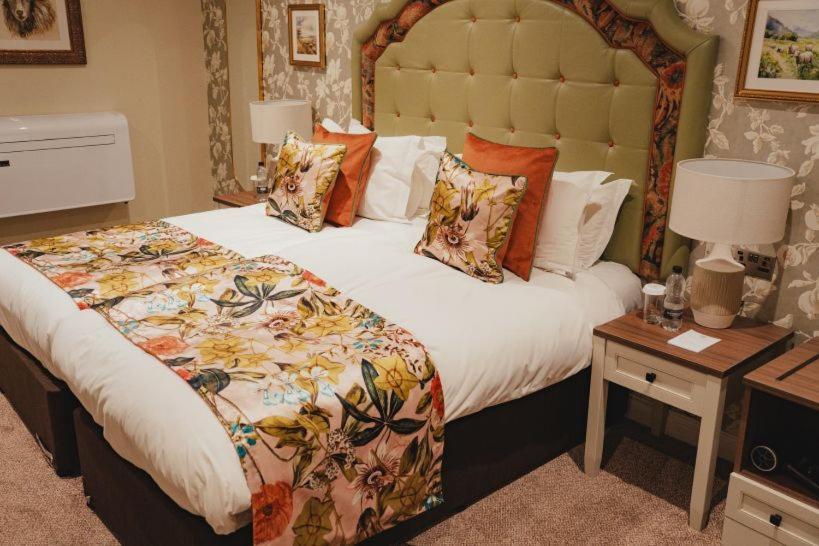 The Golden Fleece Hotel, Thirsk, North Yorkshire Dış mekan fotoğraf